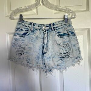 Distressed short shorts